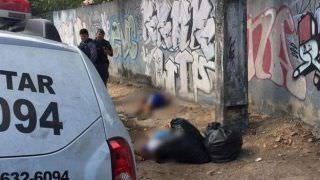 Dupla rouba carro de policial e é morta em troca de tiros com PMs