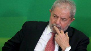 Defesa de Lula entra na Justiça contra delegado da Polícia Federal
