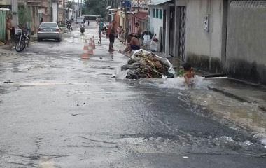 Serviço mal feito provoca rompimento de tubulação de água no bairro Zumbi