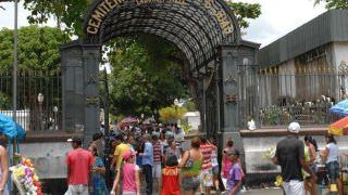 Em Manaus, mais de 500 mil devem visitar cemitérios hoje