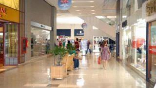 Vendas em shoppings no Natal caíram 3%, diz associação