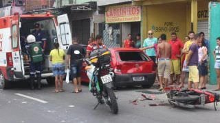 Motociclista fica ferido ao bater em carro parado na Zona Leste de Manaus
