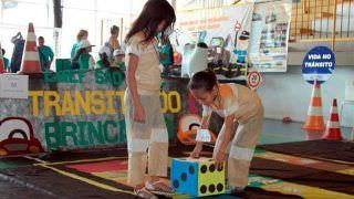 Em Manaus, alunos da rede municipal apresentam jogos educativos relacionados ao trânsito