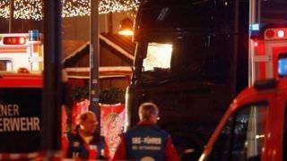 Caminhão lançado contra feira em Berlim deixa vários mortos e 50 feridos
