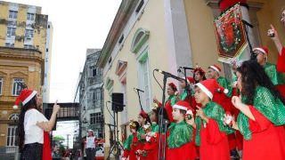 Coral se apresenta com Orquestra de Violões e Banda no encerramento do Natal no Paço