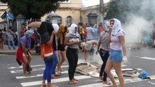 Sem resposta, familiares fazem protesto em frente à cadeia Vidal Pessoa