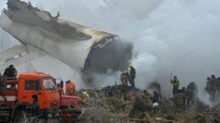 Avião cai no Quirguistão e mata pelo menos 37 pessoas