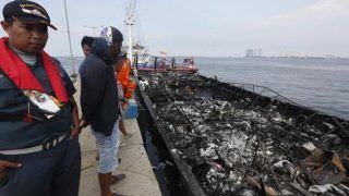 Ao menos 23 pessoas morrem em incêndio em balsa na Indonésia