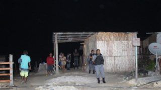 Casal é executado dentro de casa por dupla encapuzada em invasão de Manaus
