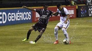 Fluminense supera campo encharcado e vence a Portuguesa pelo Carioca