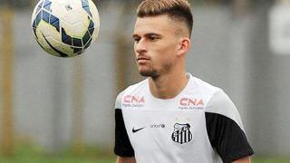 'Não tive aumento, eu resolvi ficar no Santos por conta própria', diz Lucas Lima