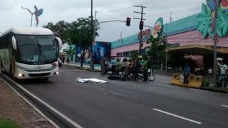 Motociclista morre ao ser atingido por carreta na Zona Oeste de Manaus