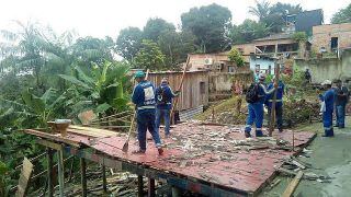 Invasão de área pública escolar é retirada na Zona Leste de Manaus