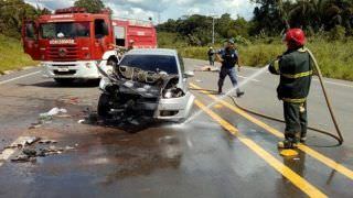 Acidente entre dois veículos deixa uma pessoa morta e quatro feridas na rodovia AM-010