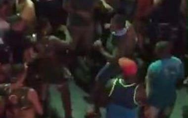 Flagrante de briga generalizada é registrado no Carnaval de Salvador; veja o vídeo