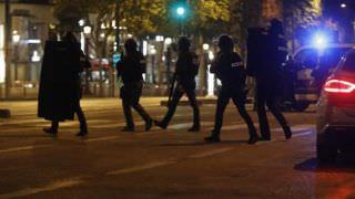 Atirador da Champs-Élysées tinha policiais como alvo