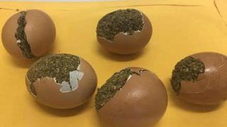 Homem é preso ao tentar entrar com drogas escondidas em ovos na UPP