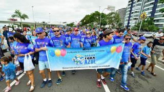 Dia Mundial do Autismo reúne milhares de pessoas na Ponta Negra, em Manaus