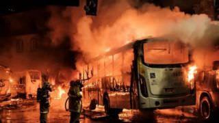 Ônibus são incendiados no centro do Rio