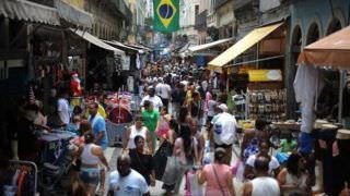Confiança do comércio volta a ficar positiva ao atingir 102,3 pontos