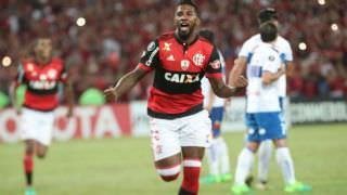 Flamengo bate a Universidad Católica e assume liderança do grupo na Libertadores
