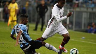 Lucas Barrios marca dois e Grêmio faz 3 a 1 no Fluminense pela Copa do Brasil