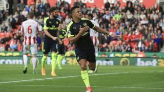 Arsenal goleia fora no Inglês e embola briga por vaga na Liga dos Campeões