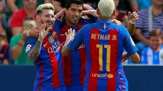 Messi, Neymar e Suárez marcam, Barcelona goleia Villarreal e pressiona Real