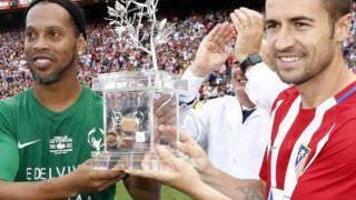 Com Ronaldinho em campo, Vicente Calderón recebe 51 mil em jogo festivo de adeus