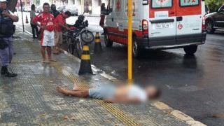 Homem suspeito de assalto é espancado até a morte no Centro de Manaus