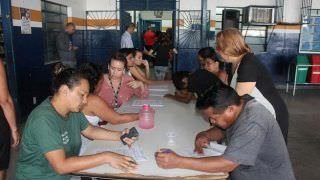 Escolas municipais recebem atividades para curso de especialização