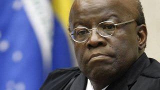 Brasileiros devem se mobilizar e exigir renúncia de Temer, diz Joaquim Barbosa