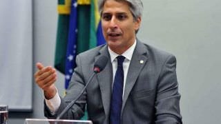 Molon apresenta novo pedido de impeachment de Temer