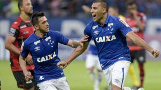 Com 2 gols de Ábila, Cruzeiro bate Atlético-GO e reconquista confiança da torcida