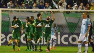 Chapecoense faz 2 a 0 no Avaí e assume a liderança do Campeonato Brasileiro