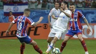 Com um a mais desde o início, Bahia arranca vitória suada contra o Cruzeiro