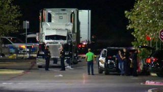 Oito pessoas são encontradas mortas dentro de caminhão no Texas