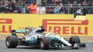 Hamilton vence na Inglaterra de ponta a ponta e reduz vantagem de Vettel