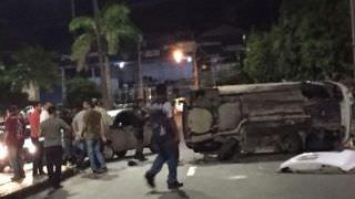Em Manaus, adolescentes roubam carro e capotam após perseguição policial