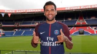 Apresentado no PSG, Daniel Alves admite desafio de conquistar Liga dos Campeões