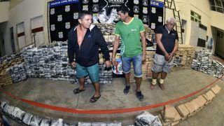 Três homens são presos com uma tonelada de drogas em porão de embarcação, em Berurí