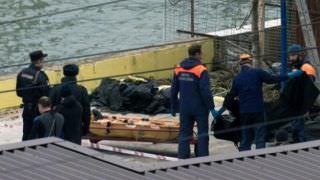 Sobe para 17 total de mortos em acidente com ônibus que caiu no mar na Rússia