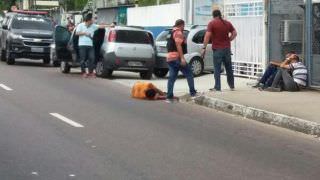 Após assalto, um suspeito morre e dois são presos pela polícia em Manaus