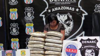 Cabeleireira é presa no aeroporto de Manaus com 15 quilos de maconha em mala