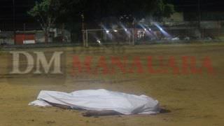 Homem é arrastado de bar e morto a tiros em campo de futebol na Zona Leste de Manaus