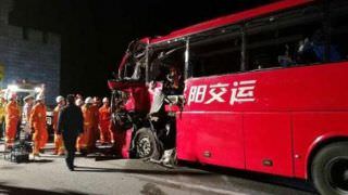 Acidente com ônibus em túnel deixa 36 mortos e 13 feridos na China