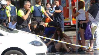 Polícia espanhola continua busca por terrorista foragido após atentados