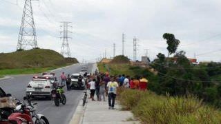 Mais um corpo é achado na Avenida das Flores; vítima estava amarrada e com facadas no pescoço