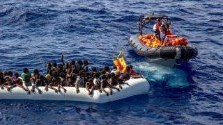 Médicos sem Fronteiras suspende resgate de imigrantes no Mediterrâneo