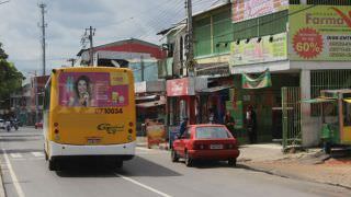 Adolescentes são espancados por população após assalto em ponto de ônibus no Zumbi